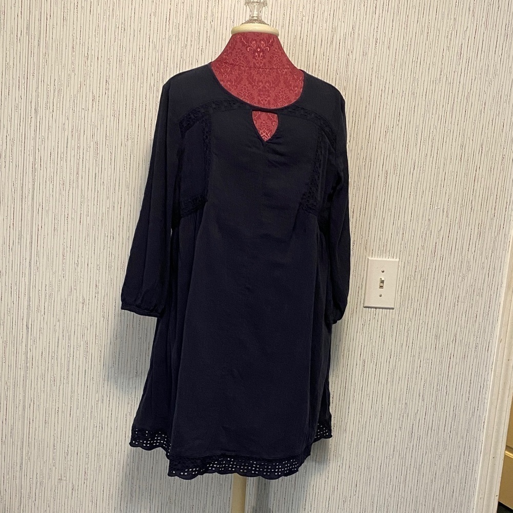 Crown & Ivey Sz Large Navy Dress Eyelet trimmed bottom & Latern Sleeves Career